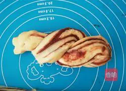 Illustration of how to make bean paste toast bread 12