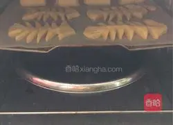 Illustration of how to make fish bone bread 15