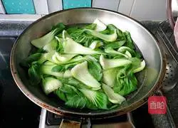 Illustration of how to make stir-fried shrimp and rapeseed 2