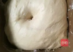 Illustration of how to make meat floss rolls 2