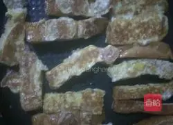 Illustration of how to make golden bread bars 5