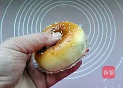 Illustration of how to make strawberry jam buns 19