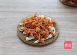 Illustration of how to make fried meat floss cake 6