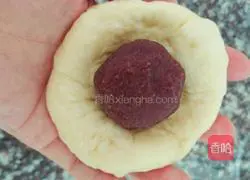 Illustration of making bean paste and annual ring bread 9