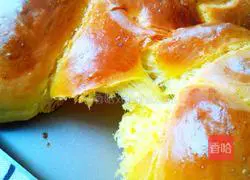 Illustration of how to make pumpkin twist bread 16