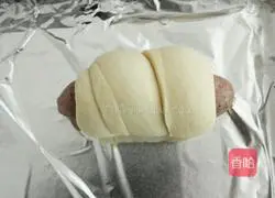 Illustration of how to make black pepper ham sausage bread 10
