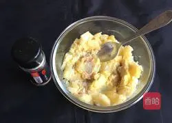 Illustration of how to make mashed potato cheese bread 5