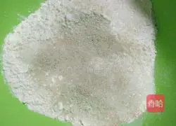 Illustration of how to make caterpillar bread 1