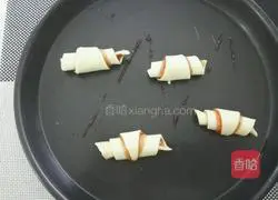 Illustration of how to make crispy strawberry croissant 4