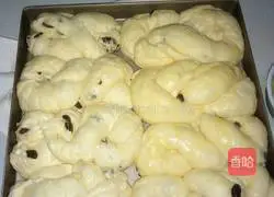 Illustration of how to make light butter bread 1