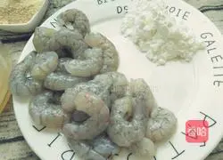 Illustration of how to make breaded shrimps 2