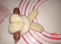 Illustration of how to make cute rabbit sausage bread 10