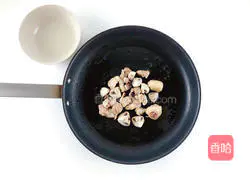 Illustration of how to cook chicken braised in Lyon white wine 4