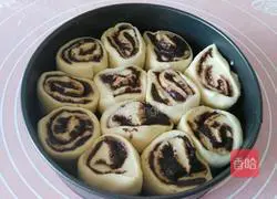 Almond Chocolate Sauce Bread Recipe Illustration 9