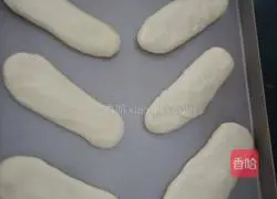 Illustration of how to make kiwi cream sandwich bread 3