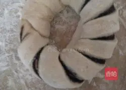 Illustration of how to make bean paste ring bread 11
