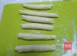 Illustration of how to make cute little rabbit bread 9