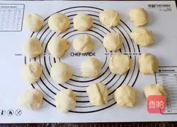 Illustration of how to make bean paste bread rolls 5