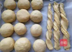 Coconut Stuffed Bread (Coconut Bread) Recipe Illustration 8