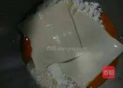 Illustration of how to make custard stuffed bread 3