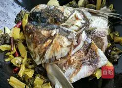 Illustration of how to make pickled cabbage, tofu and fish head soup 10