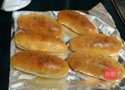 Illustration of how to make meat floss bread 6