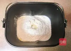Illustration of how to make garlic salty bread 1
