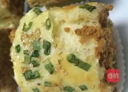 Illustration of how to make chives, sesame and meat floss rolls 13