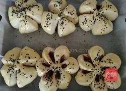 Illustration of making bean paste bread 14