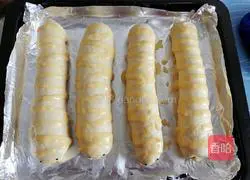 Illustration of making stuffed caterpillar bread 17