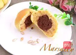 Illustration of making pumpkin bread with red bean paste 24