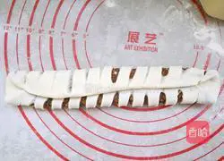 Illustration of how to make bean paste roll flower bread 15