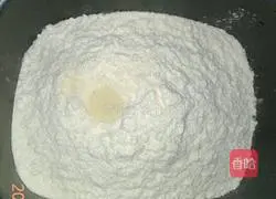 Illustration of how to make good luck rolling bread 2 