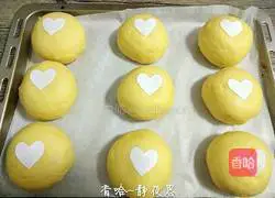 Illustration of how to make love buns 14