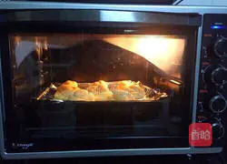 Illustration of how to make condensed milk buns 18