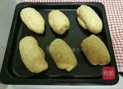 Illustration of making homemade whole wheat bread 10