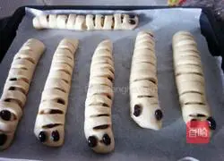 Caterpillar Bread Recipe Illustration 6