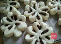 Plum blossom-shaped bean paste bread (bread machine version) recipe 5