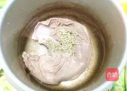 Illustration of how to make pork belly with onions 2