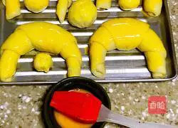 Illustration of how to make croissants 8