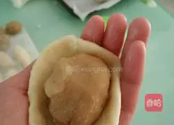 Illustration of how to make meat floss cake 12