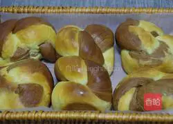 Illustration of how to make two-color toast bread 17