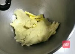Illustration of how to make custard bread 6