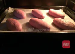 Illustration of how to make purple sweet potato bread 12