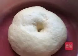 Illustration of how to make sausage bread 4