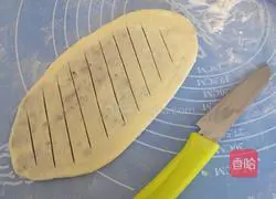 Illustration of making bean paste bread flowers 13