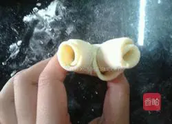 Illustration of how to make hand-torn bread 8