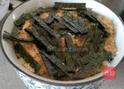 Illustration of how to make meat floss rice 4