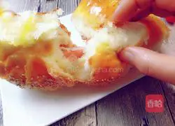 Illustration of how to make ham and cheese bread 17