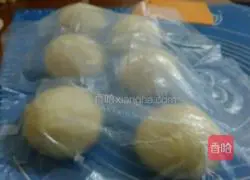 Illustration of how to make meat floss bread 2